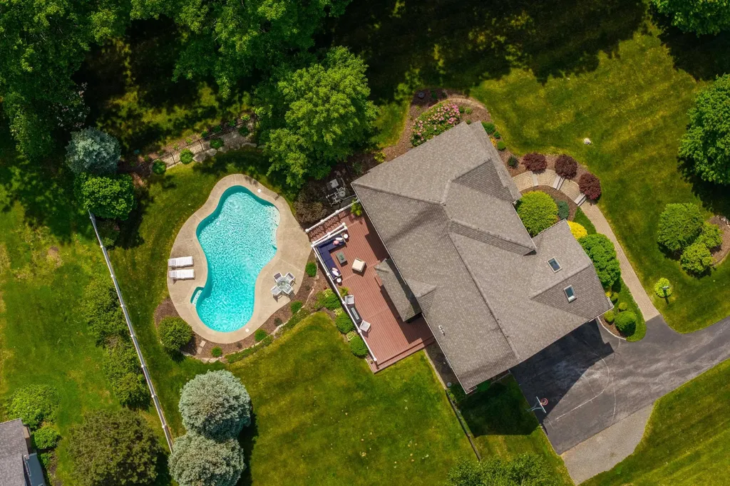 8 Heron Way Stratham NH 03885