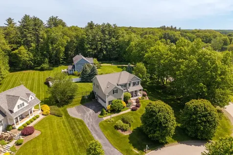 8 Heron Way Stratham NH 03885