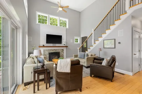 8 Heron Way Stratham NH 03885