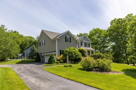 8 Heron Way Stratham NH 03885