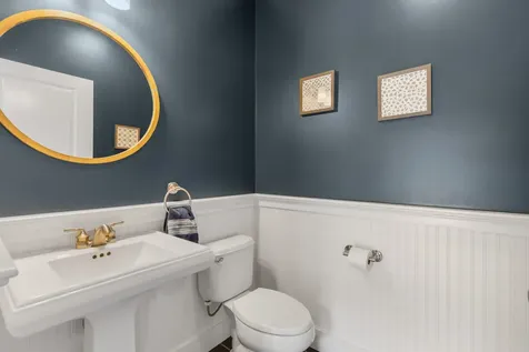8 Heron Way Stratham NH 03885