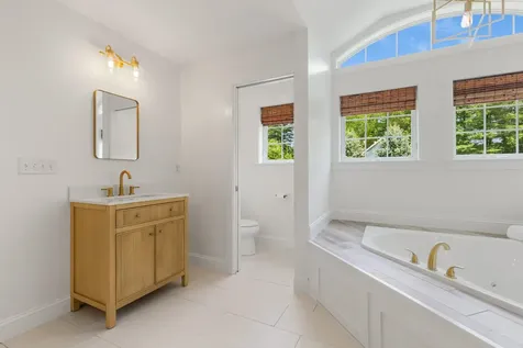 8 Heron Way Stratham NH 03885