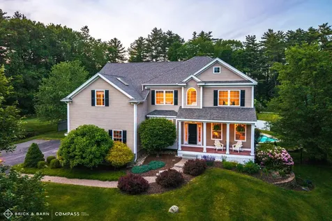 8 Heron Way Stratham NH 03885