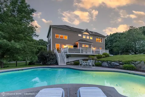 8 Heron Way Stratham NH 03885