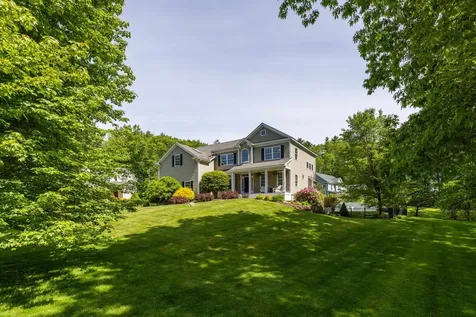 8 Heron Way Stratham NH 03885