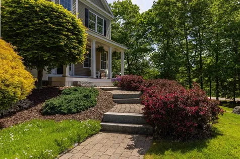 8 Heron Way Stratham NH 03885