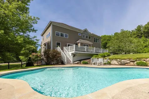 8 Heron Way Stratham NH 03885