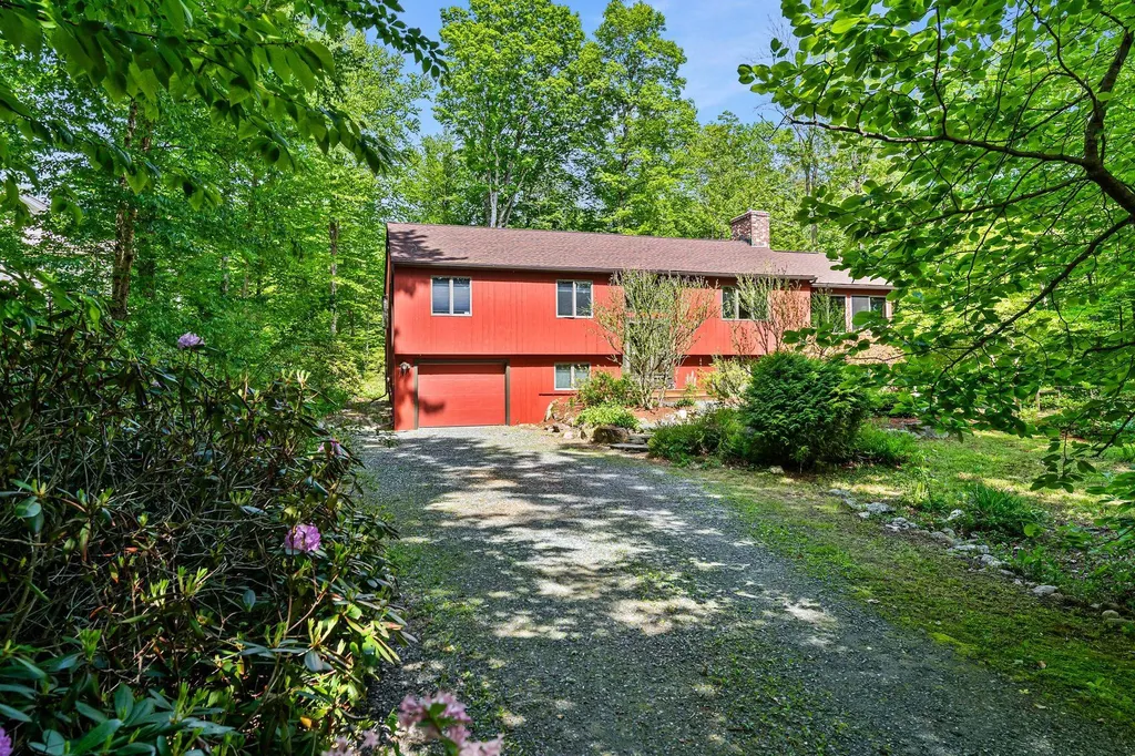 8 Sunset Walk Enfield NH 03748