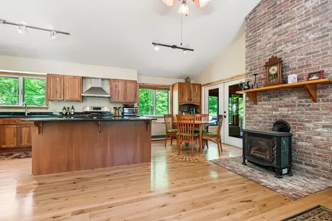 8 Sunset Walk Enfield NH 03748