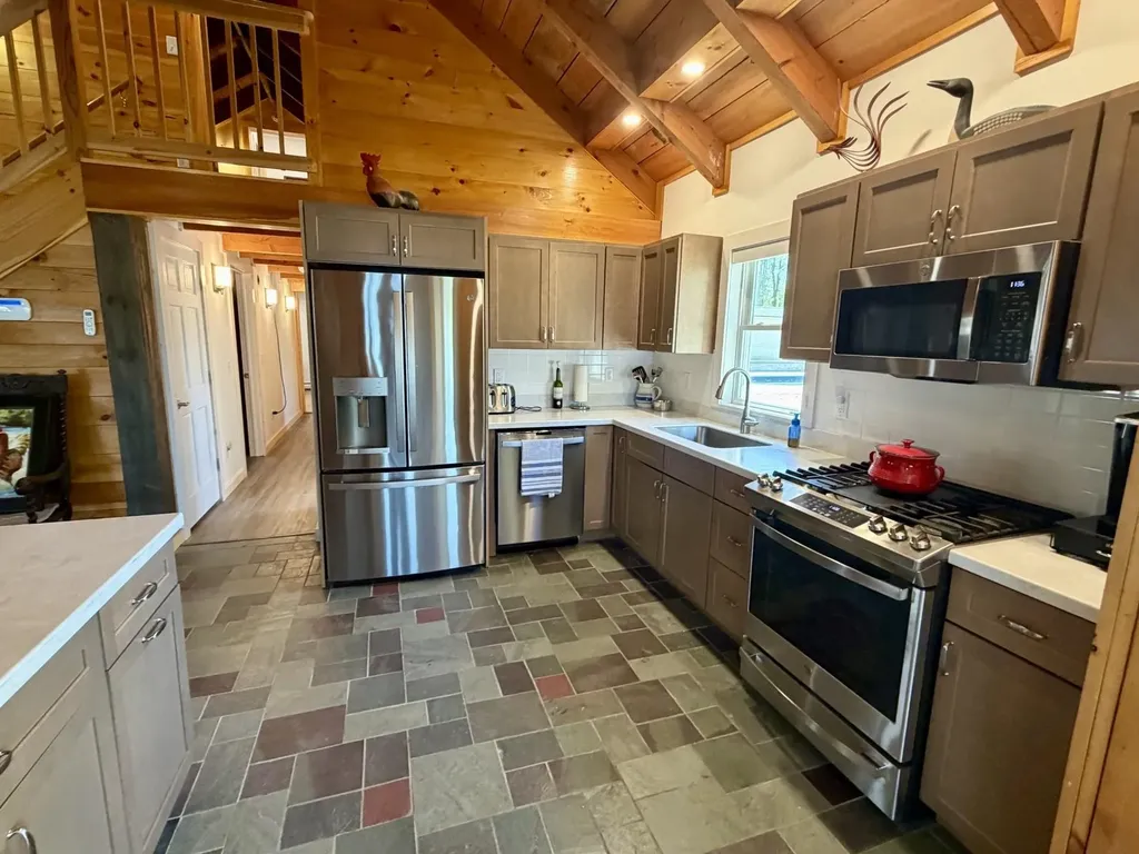 3953 West Shore Road Alburgh VT 05440-5609