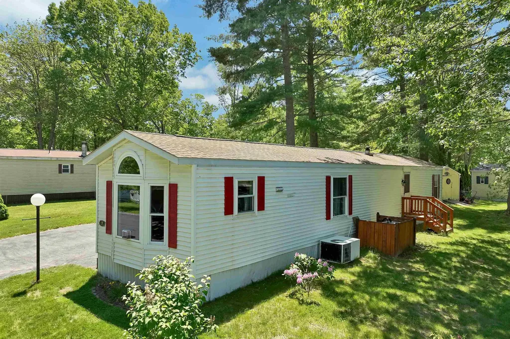 8 N. Cranberry Lane Rochester NH 03867