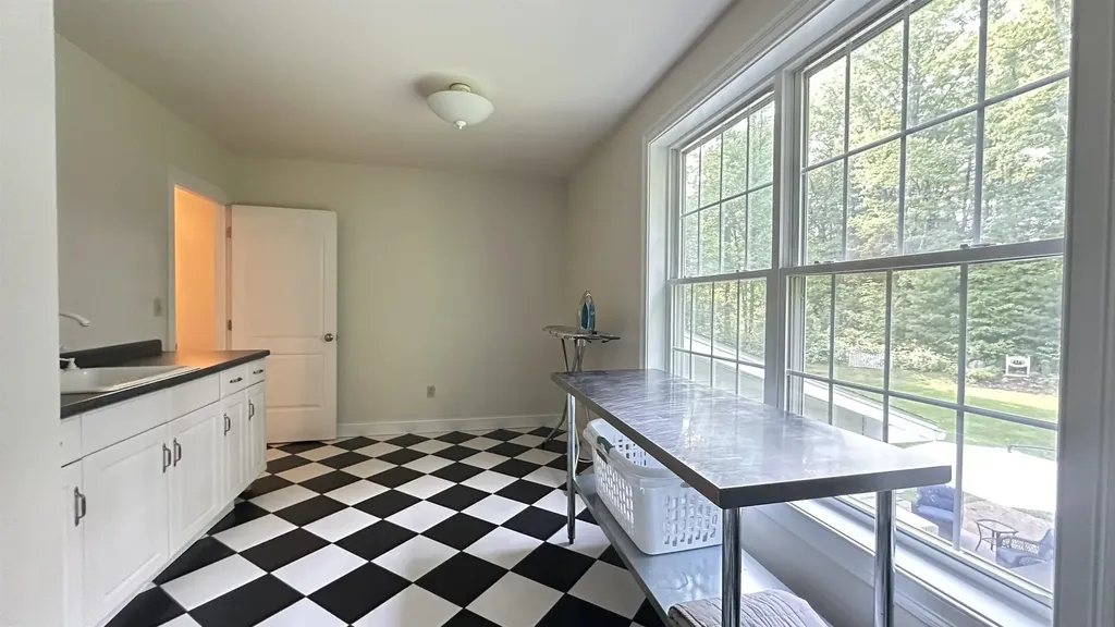 172 Arah Street Manchester NH 03104