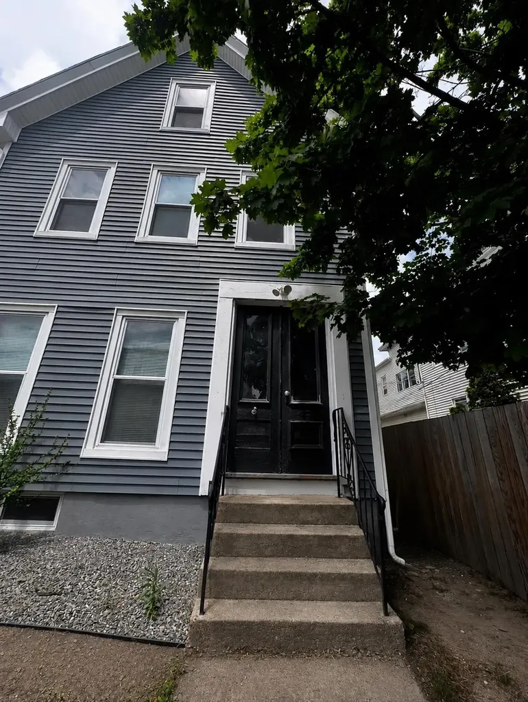 286 Lake Avenue Manchester NH 03103