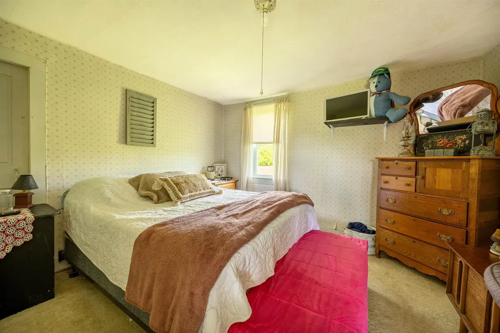 487 Nelson Hill Road Sheffield VT 05866-0165