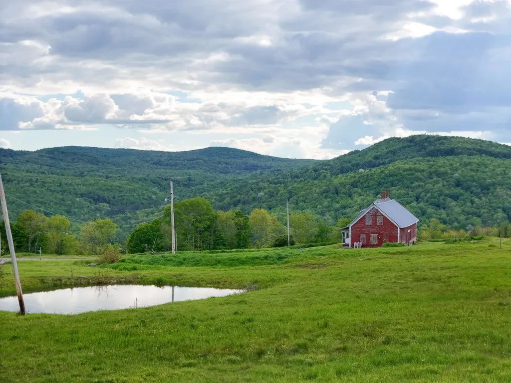 487 Nelson Hill Road Sheffield VT 05866-0165