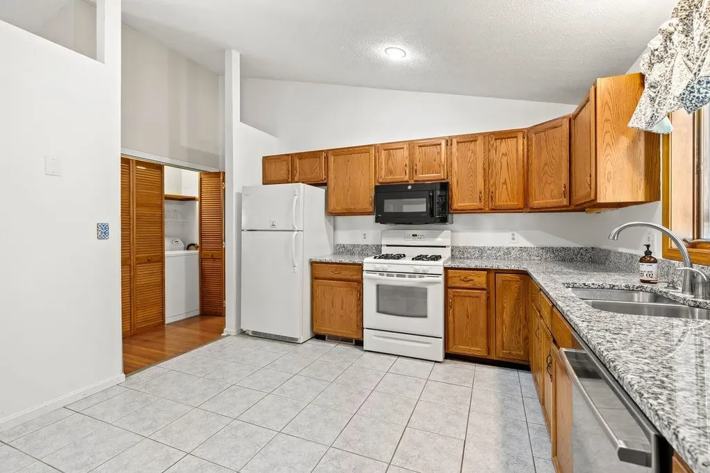 10 Jamaica Lane Nashua NH 03063