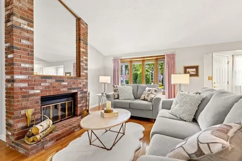 10 Jamaica Lane Nashua NH 03063
