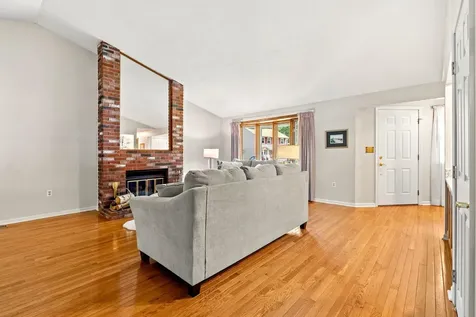 10 Jamaica Lane Nashua NH 03063