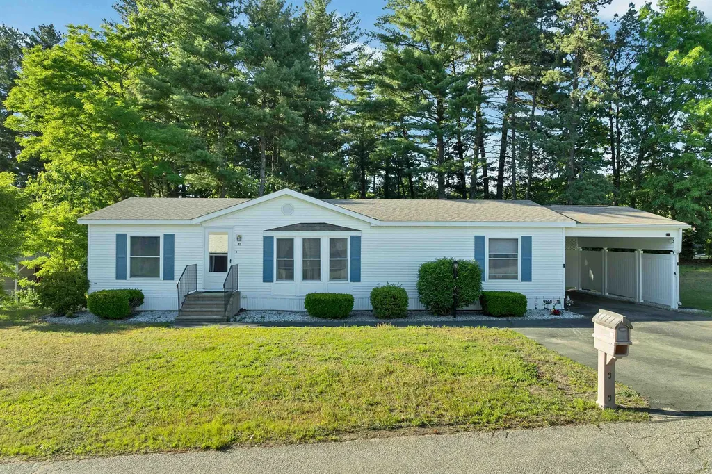 17 Xenia Street Nashua NH 03062