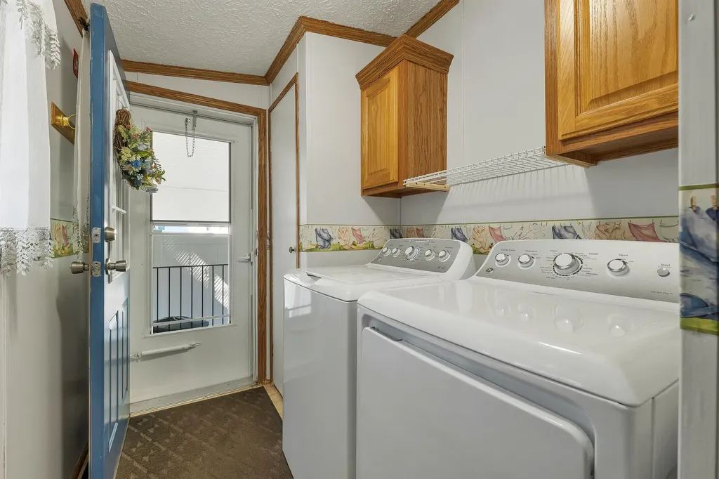 17 Xenia Street Nashua NH 03062