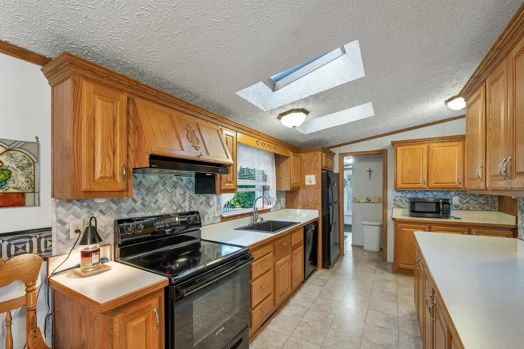 17 Xenia Street Nashua NH 03062