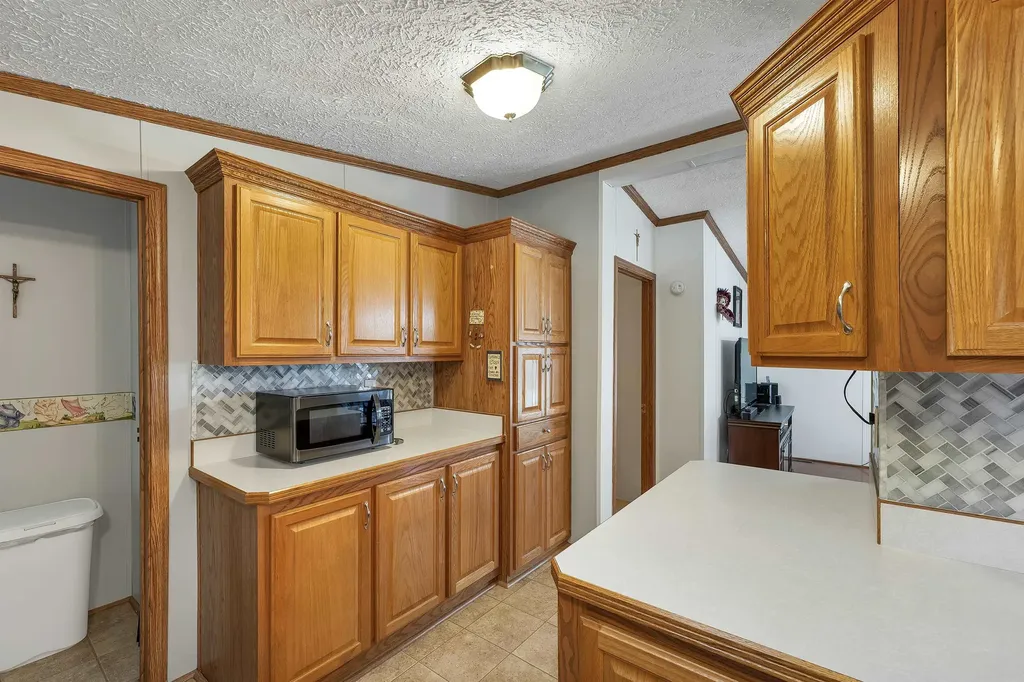 17 Xenia Street Nashua NH 03062