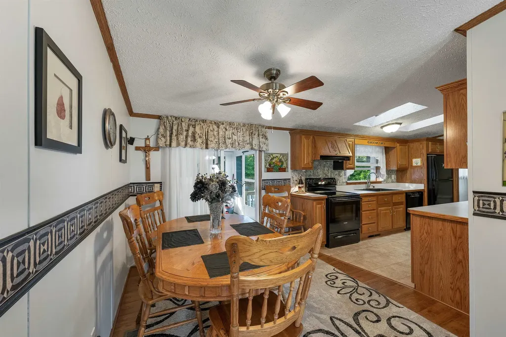17 Xenia Street Nashua NH 03062