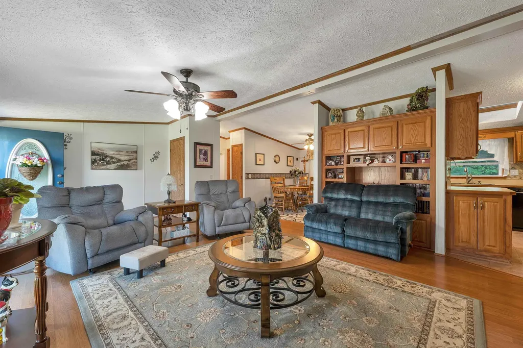 17 Xenia Street Nashua NH 03062