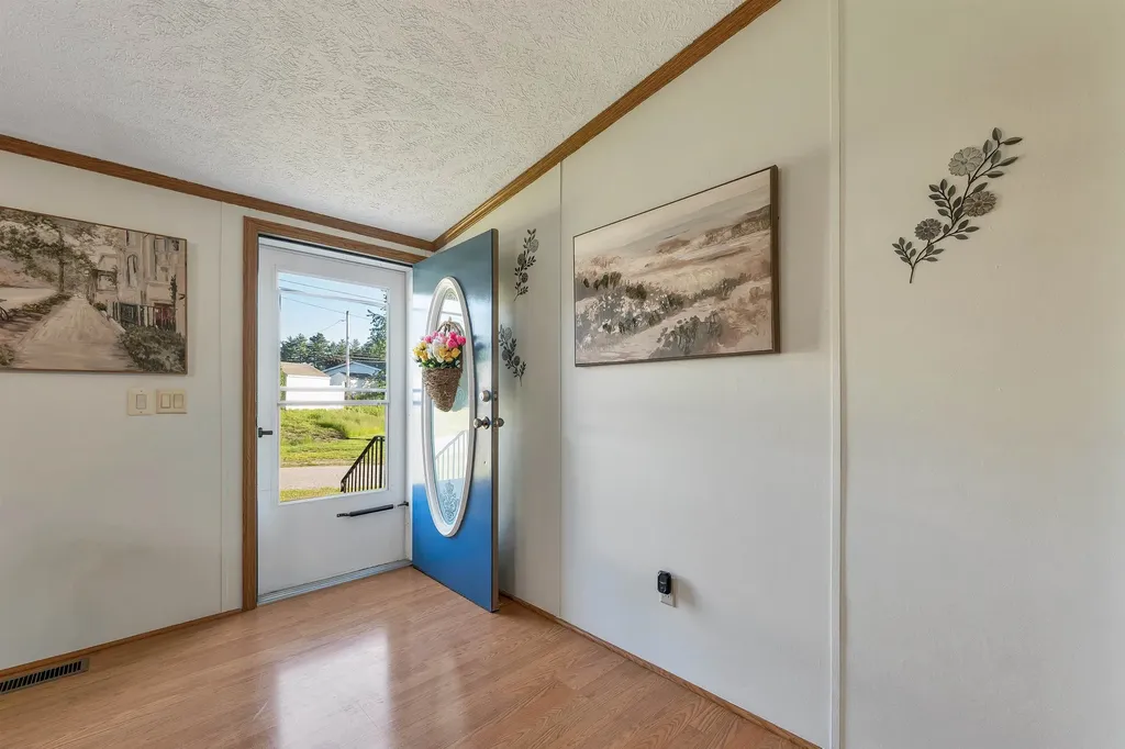 17 Xenia Street Nashua NH 03062
