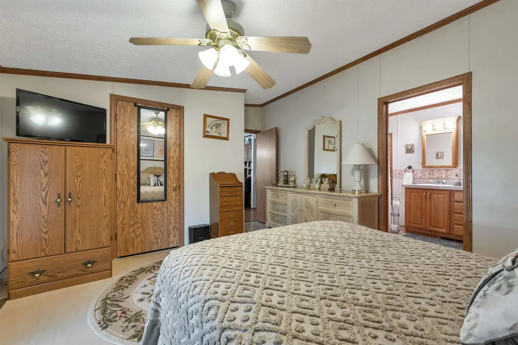 17 Xenia Street Nashua NH 03062