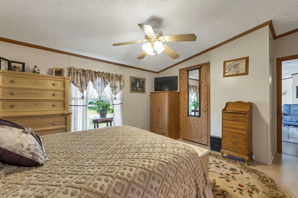 17 Xenia Street Nashua NH 03062