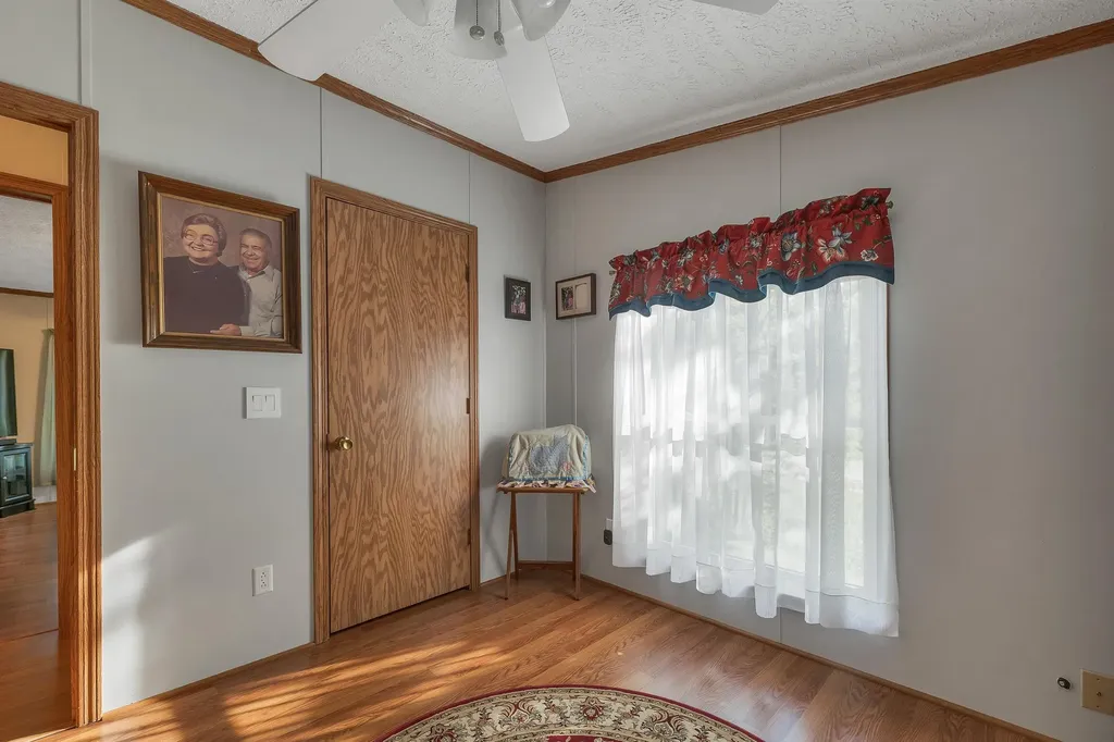 17 Xenia Street Nashua NH 03062