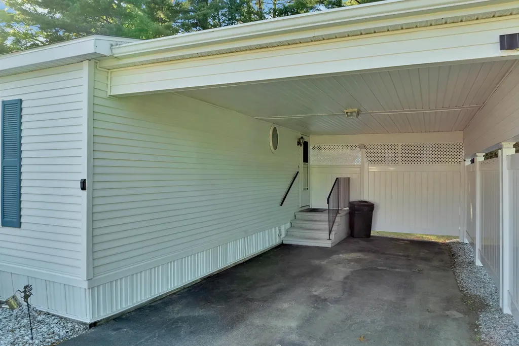 17 Xenia Street Nashua NH 03062