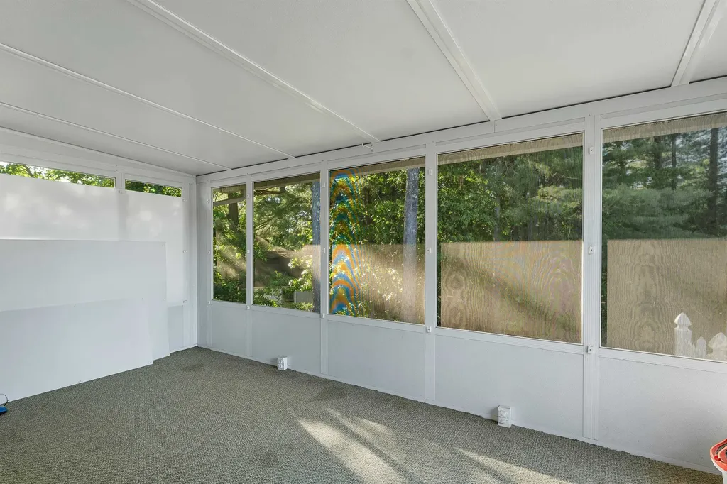 17 Xenia Street Nashua NH 03062