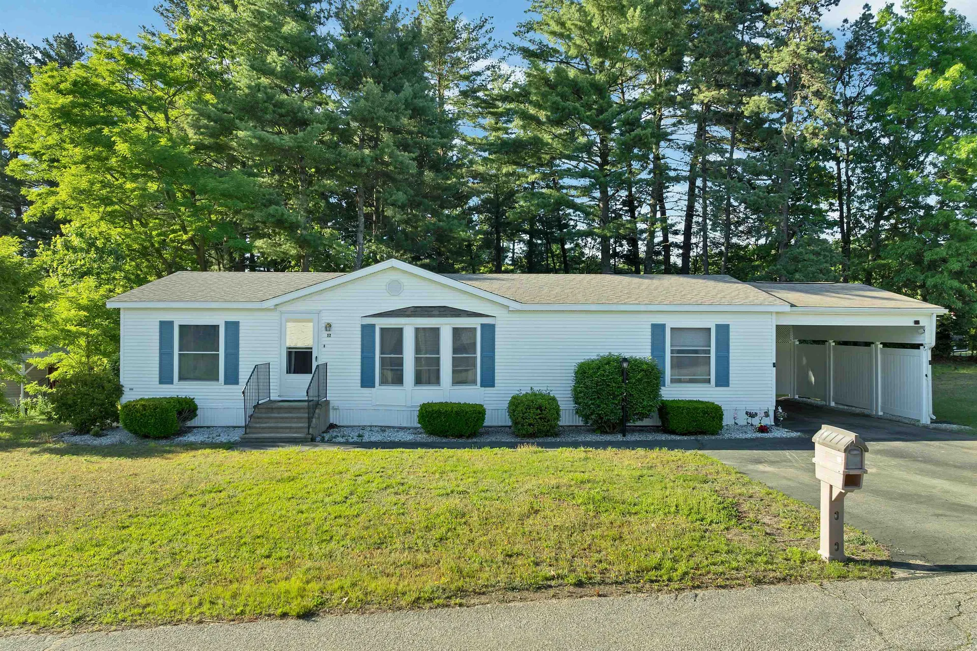 17 Xenia Street Nashua NH 03062