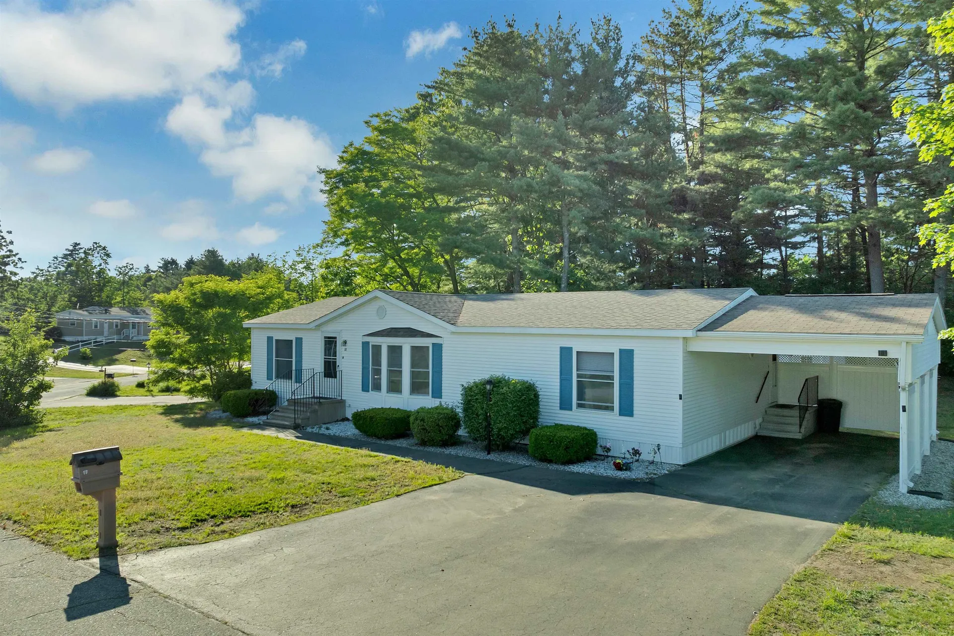 17 Xenia Street Nashua NH 03062