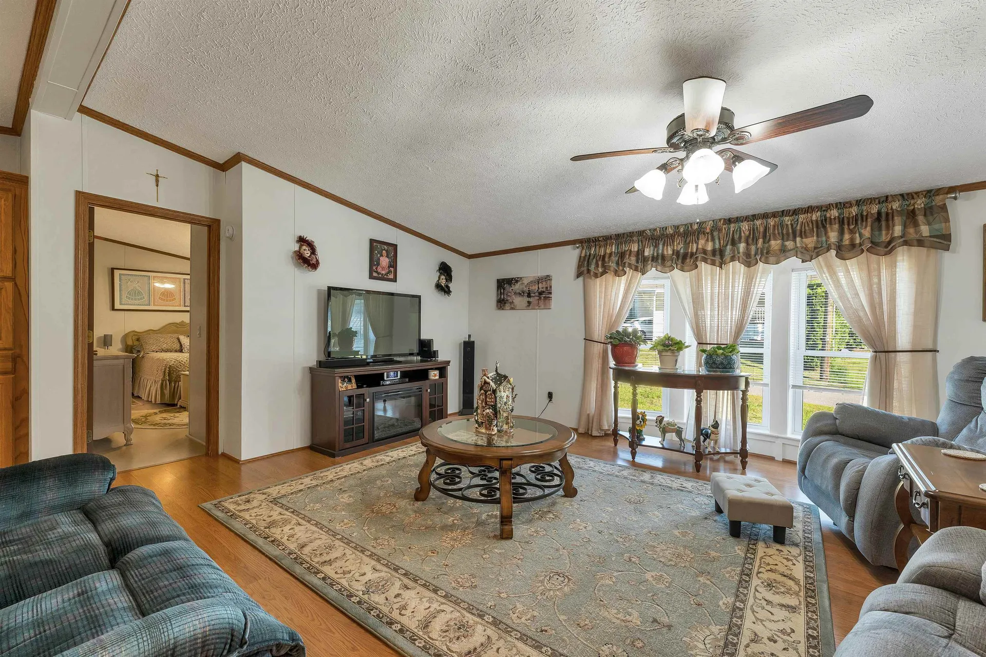 17 Xenia Street Nashua NH 03062