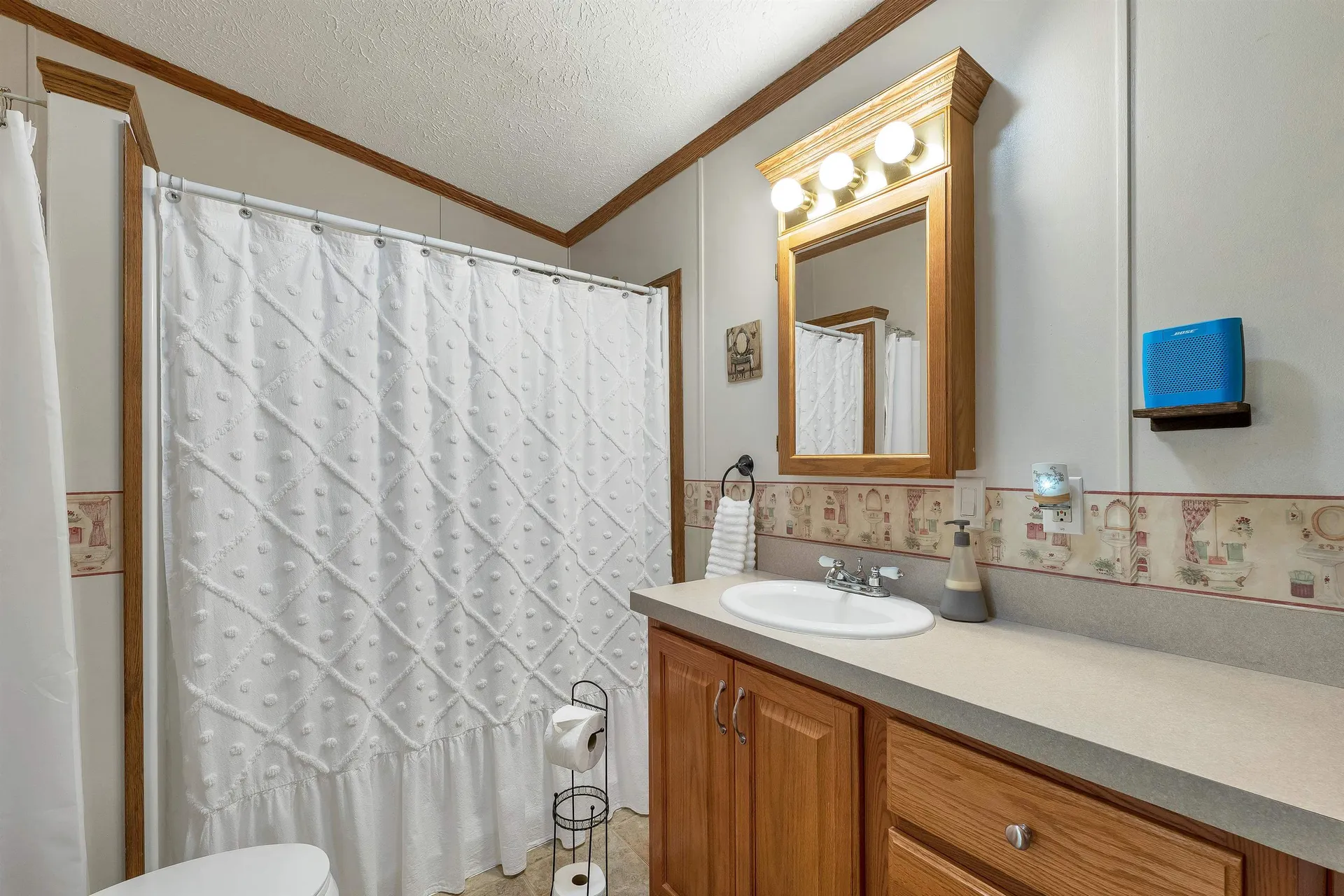 17 Xenia Street Nashua NH 03062