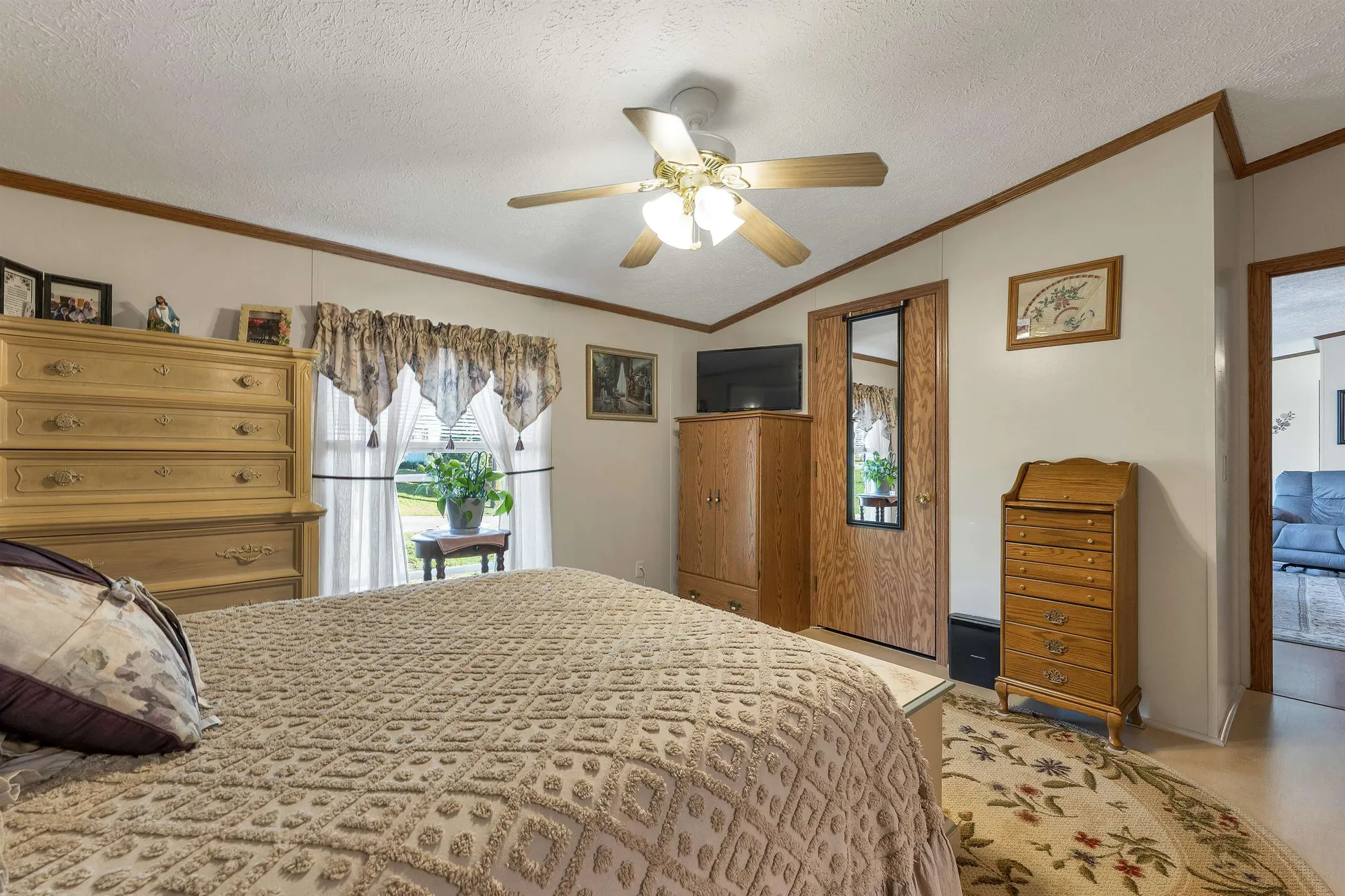 17 Xenia Street Nashua NH 03062