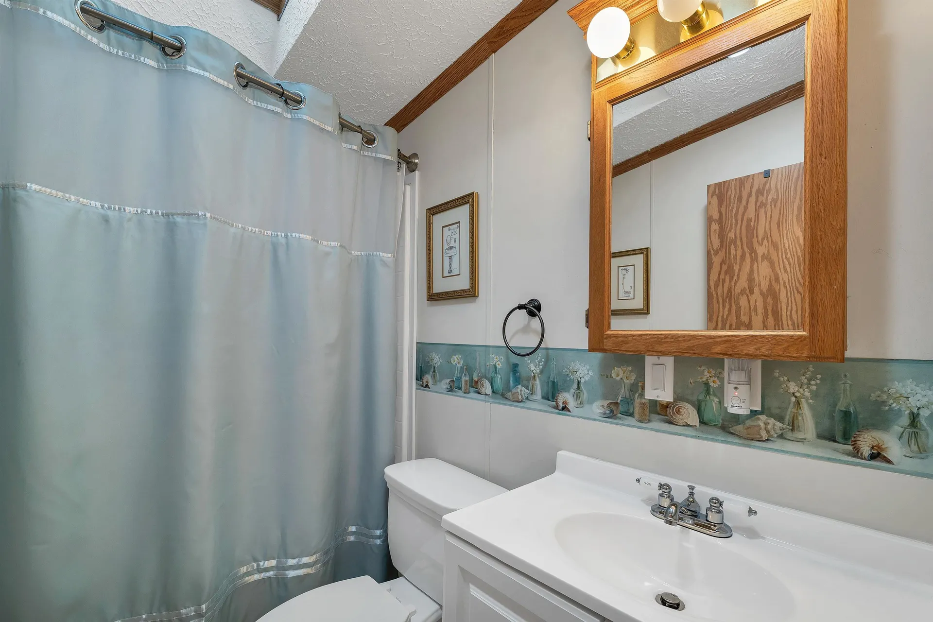 17 Xenia Street Nashua NH 03062