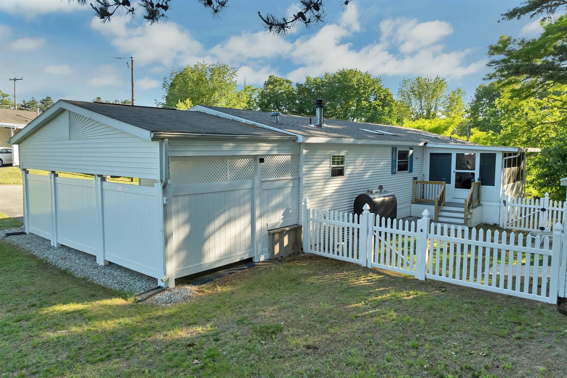 17 Xenia Street Nashua NH 03062