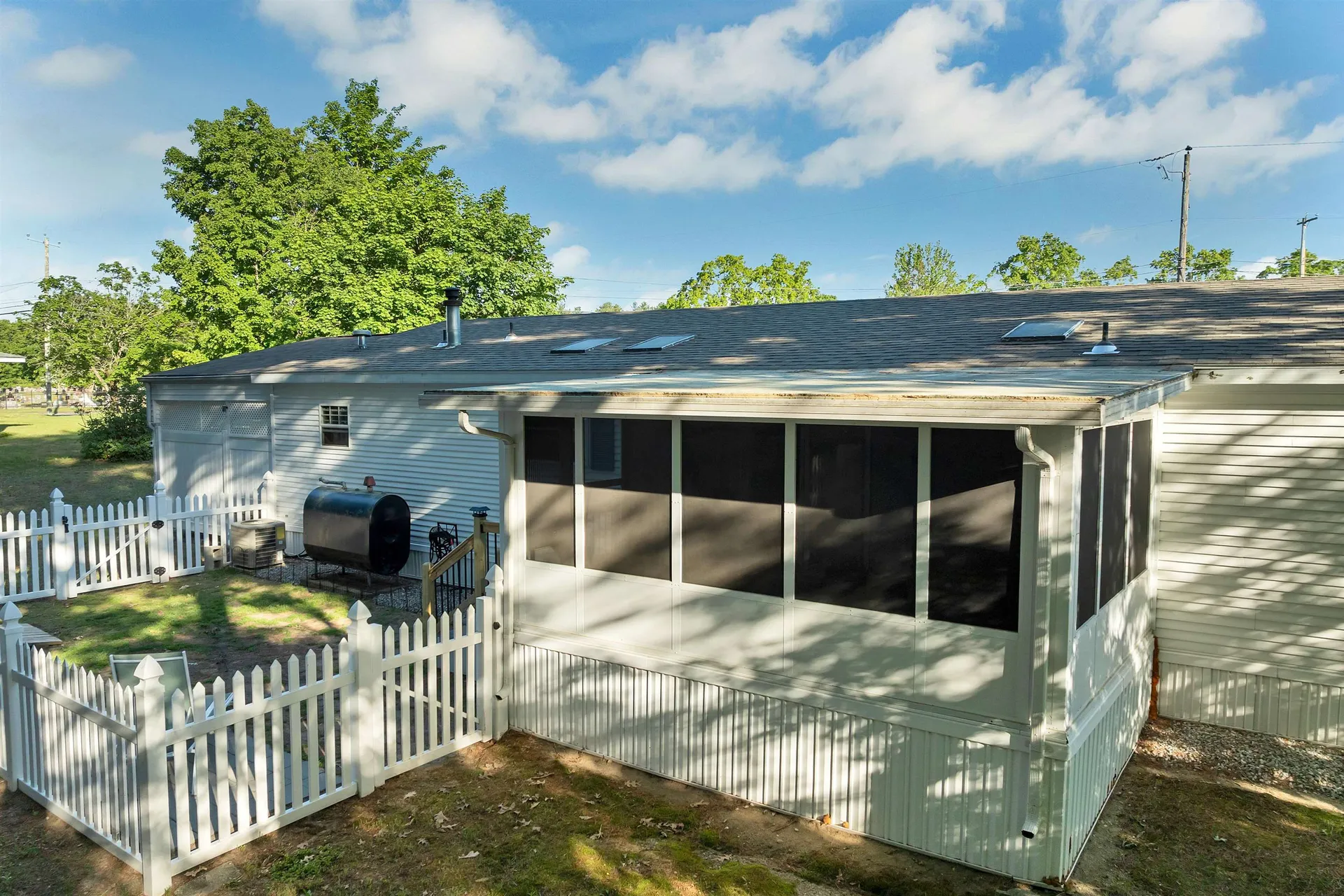 17 Xenia Street Nashua NH 03062