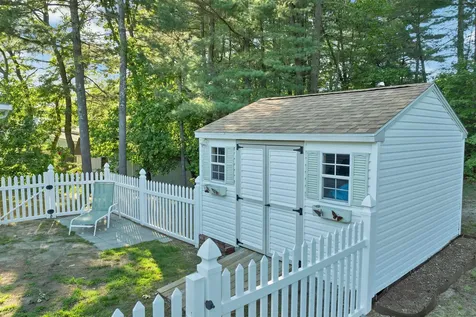 17 Xenia Street Nashua NH 03062