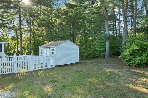 17 Xenia Street Nashua NH 03062