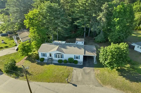 17 Xenia Street Nashua NH 03062