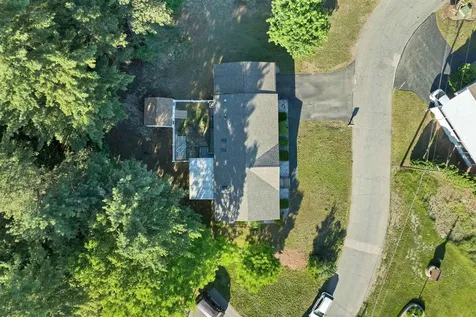 17 Xenia Street Nashua NH 03062