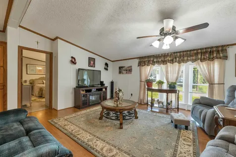 17 Xenia Street Nashua NH 03062