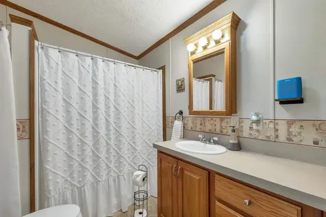 17 Xenia Street Nashua NH 03062