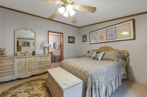 17 Xenia Street Nashua NH 03062