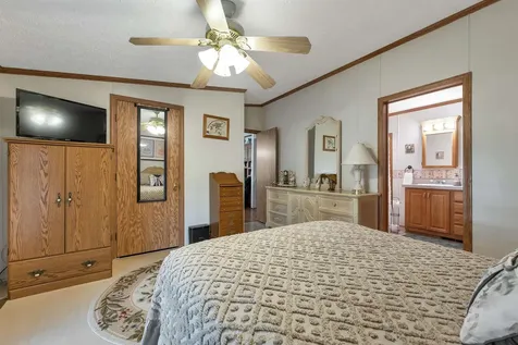 17 Xenia Street Nashua NH 03062